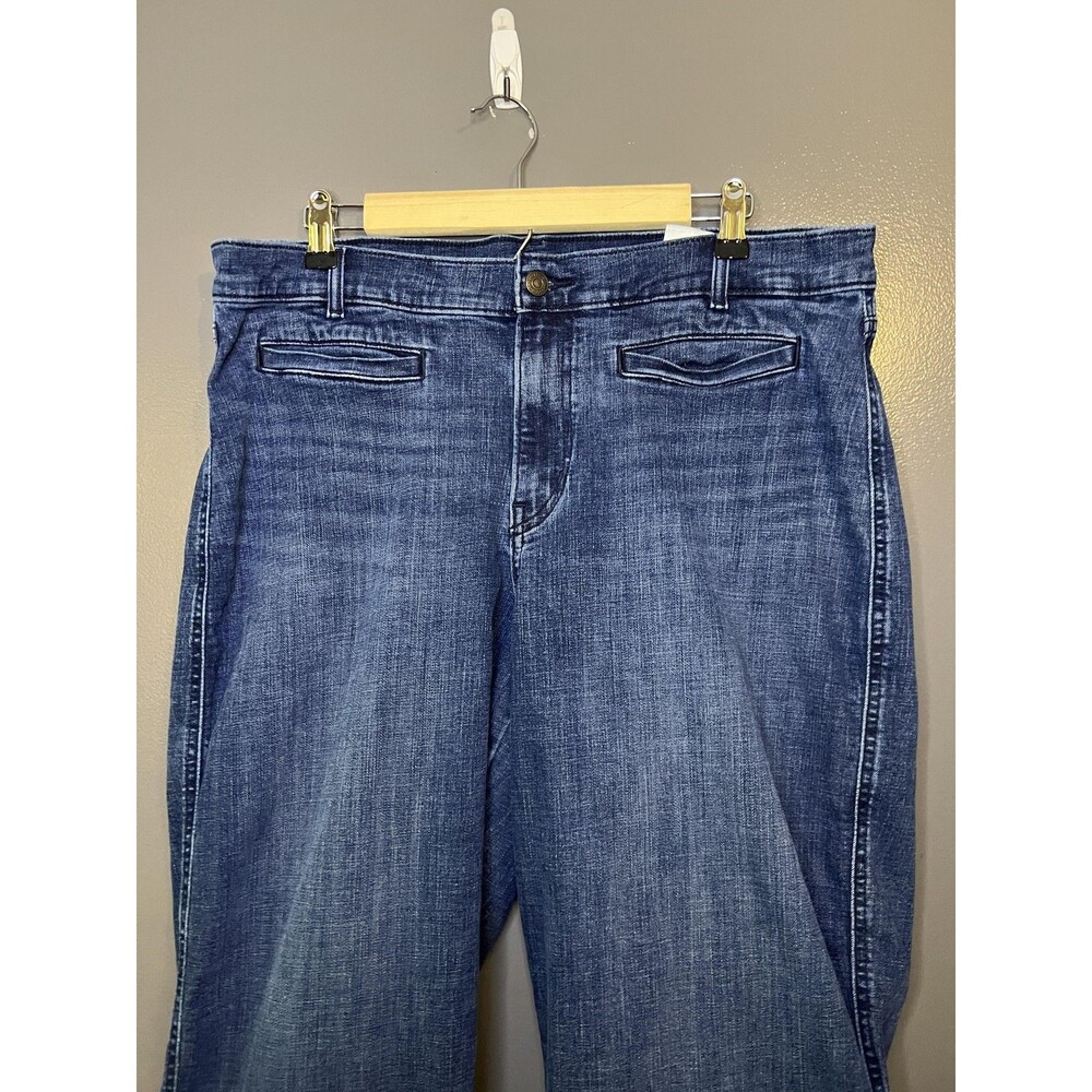 Levis Jeans Womens 16 Blue Medium Wash Wide Leg Relaxed Stretch Denim Pants